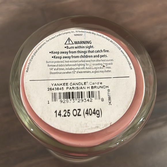 Yankee Candle Parisian Holiday Brunch, Orange,Buttery Croissant,Raspberry,1 wick - Picture 4 of 4